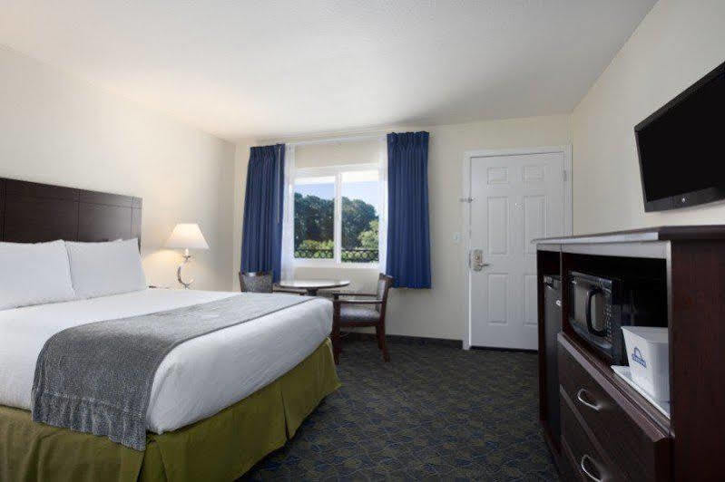 Days Inn By Wyndham Santa Maria Exterior foto